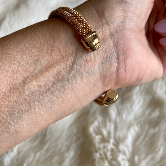 Gold mesh metal cuff - Picture 3 of 5